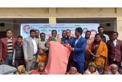 ফুলপুরে দরিদ্রদের মাঝে কম্বল বিতরণ 