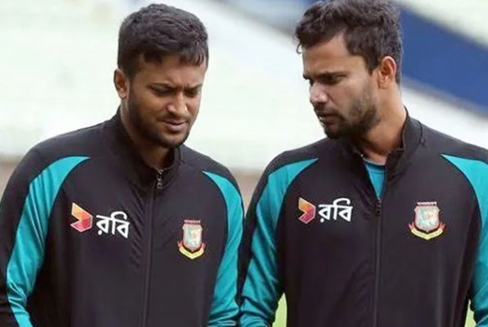 মাঠ থেকে সাকিব-তামিমদের বিদায় চান মাশরাফি