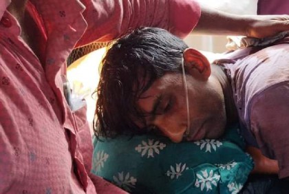বাঘের মুখ থেকে উদ্ধার জেলে, আশঙ্কাজনক অবস্থায় হাসপাতালে ভর্তি