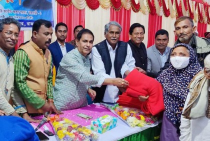 রাজবাড়ীতে অসহায় শীতার্তদের মাঝে কম্বল বিতরণ
