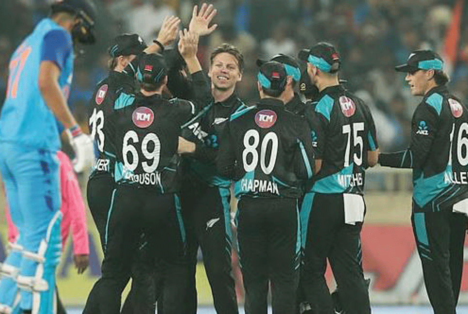 ভারতকে ২১ রানে হারিয়ে সিরিজে এগিয়ে নিউজিল্যান্ড