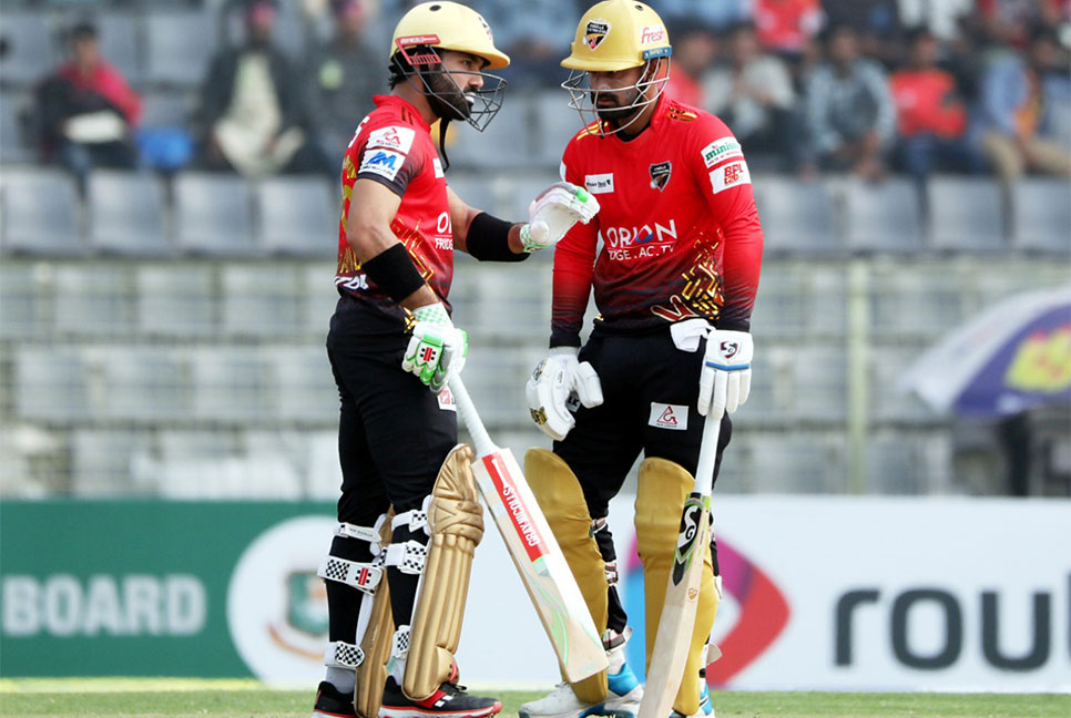 শ্বাসরুদ্ধকর ম্যাচে খুলনাকে হারাল কুমিল্লা