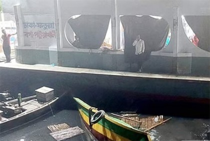 ফতুল্লায় লঞ্চের ধাক্কায় ট্রলার উল্টে চালক নিহত