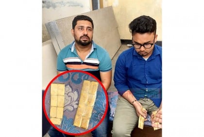 খুলনায় ১৫ স্বর্ণের বারসহ দুই পাচারকারী গ্রেফতার