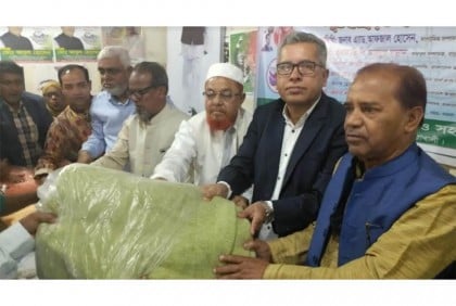 দুমকিতে শীতার্তদের মাঝে শীতবস্ত্র বিতরণ