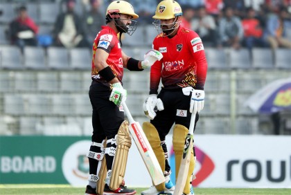 শ্বাসরুদ্ধকর ম্যাচে খুলনাকে হারাল কুমিল্লা