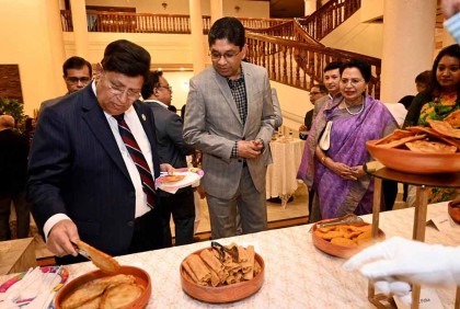 বিদেশি কূটনীতিকদের জন্য পররাষ্ট্র মন্ত্রণালয়ের পিঠা উৎসব

