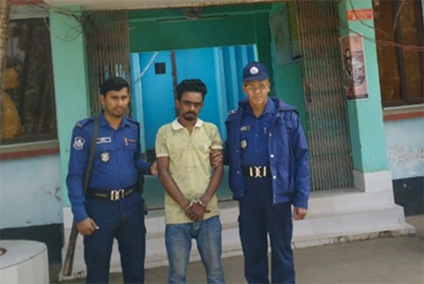 অস্ত্রসহ বিস্ফোরক মামলার আসামি গ্রেফতার