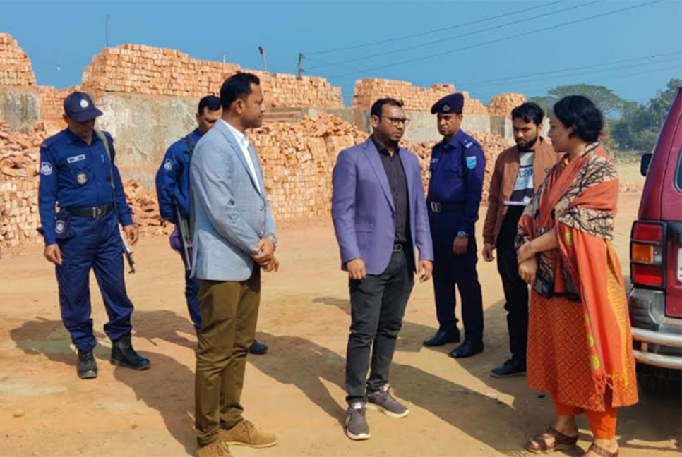 পাকুন্দিয়ায় দুটি অবৈধ ইটভাটাকে জরিমানা 