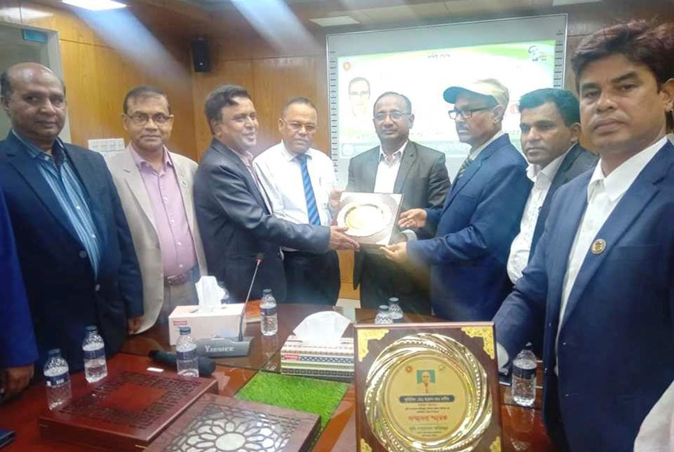 বরিশালে কৃষি বিভাগের দুই ঊর্ধ্বতন কর্মকর্তার বিদায়ী সংবর্ধনা