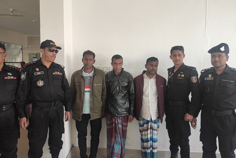 টাঙ্গাইলে বনরক্ষীদের মারধর ও গুলি ছিনতাই, আটক ৩