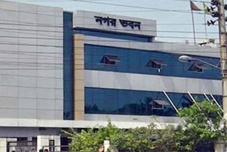 অর্থ আদায়ের অভিযোগে কর্মকর্তাকে পুলিশে সোপর্দ করলেন বিসিসি মেয়র