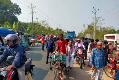 কুষ্টিয়ায় মোটরসাইকেলের ধাক্কায় স্কুলছাত্রী নিহত, আহত ২