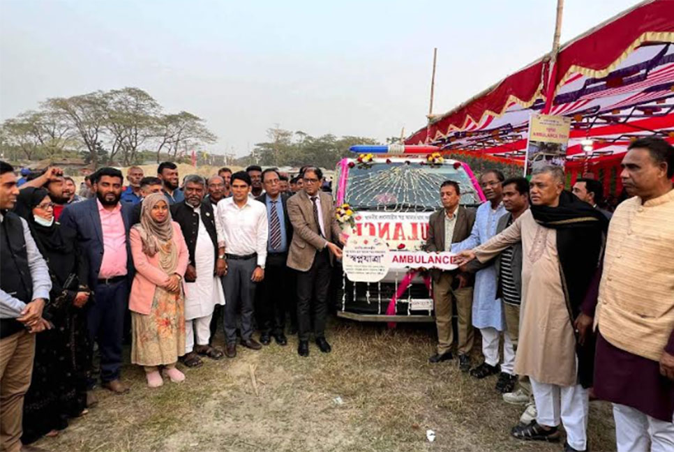 লক্ষ্মীপুরে অ্যাম্বুলেন্স সার্ভিস উদ্বোধন