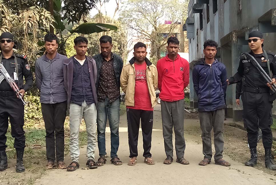 নাসিরনগরে ডাকাত দলের ৬ সদস্য আটক