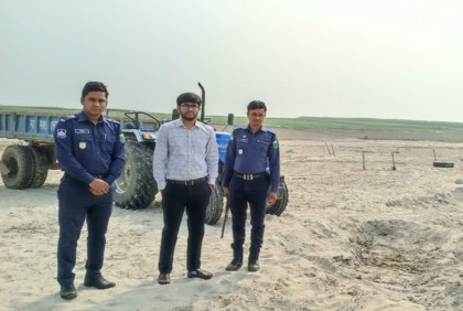 নাটোরে নদী থেকে বালু তোলায় জরিমানা
