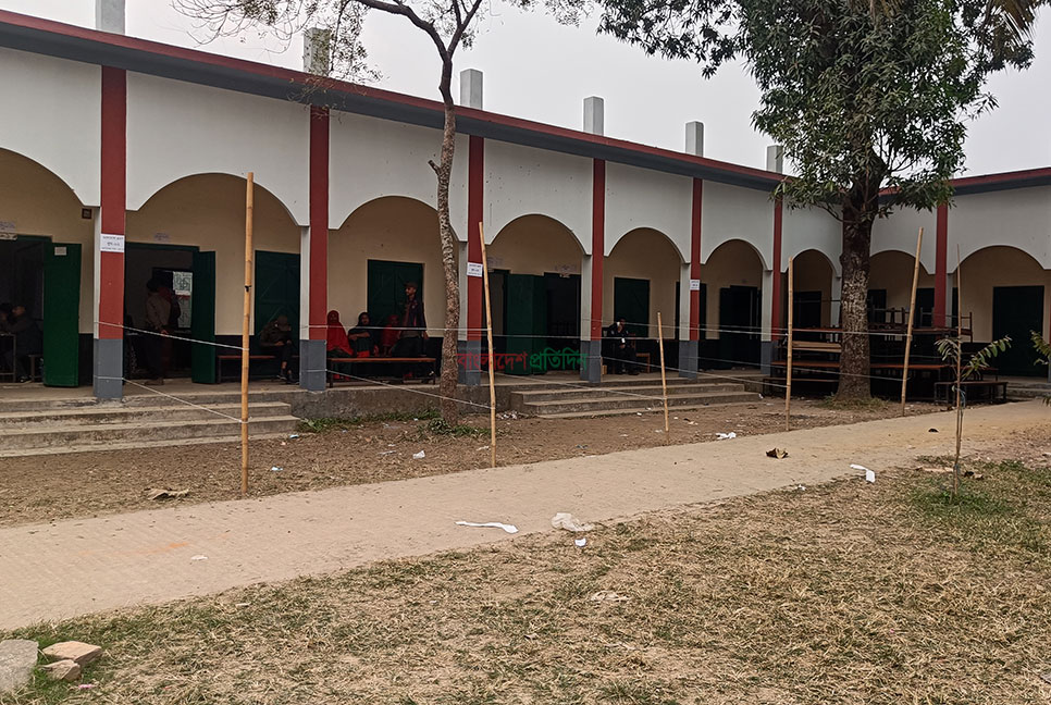 ভোটার খরায় চলছে ব্রাহ্মণবাড়িয়া উপনির্বাচনের ভোটগ্রহণ