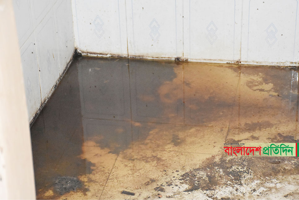 কালুখালী উপজেলা স্বাস্থ্য কমপ্লেক্স যেন ময়লার ভাগাড়
