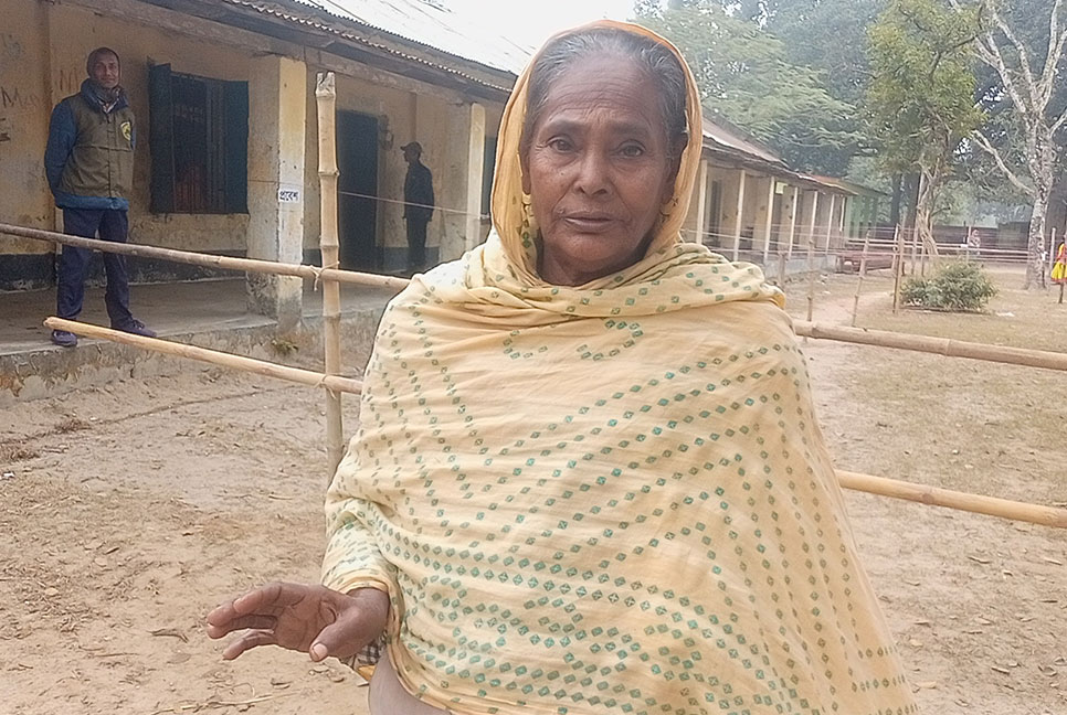 ‘আগুত সীল মারে ভোট দিছু, আইজ মেশিনত দিনু, কুণ্ঠে যে গেইল’