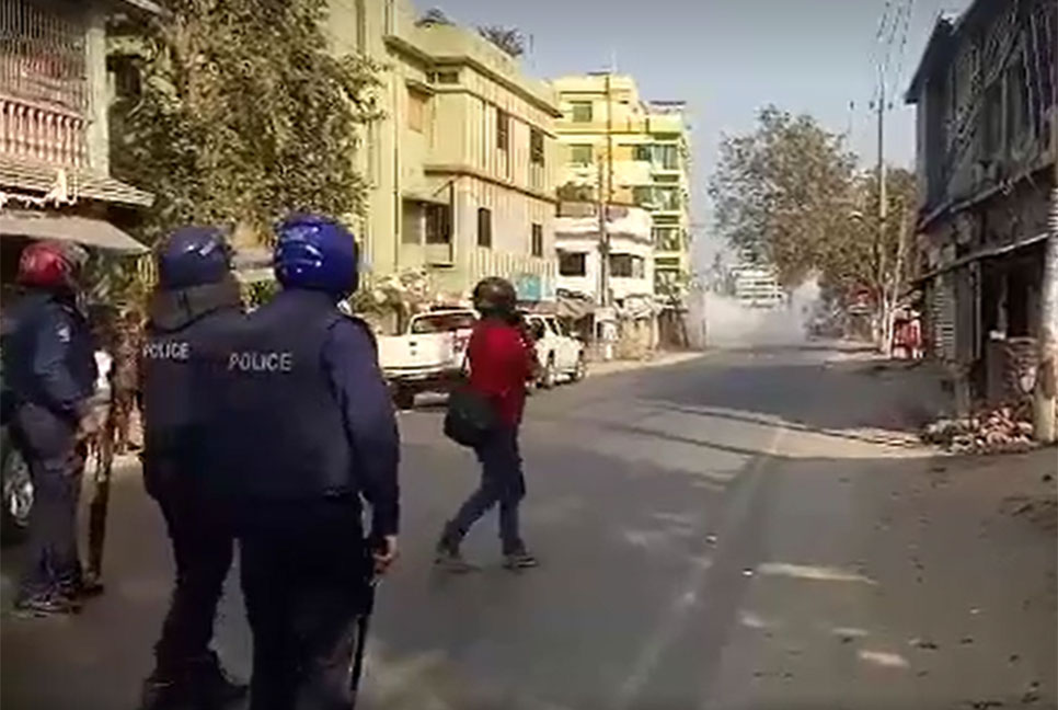 চাঁপাইনবাবগঞ্জে র‍্যাব-নৌকা সমর্থকদের সংঘর্ষ, গুলি