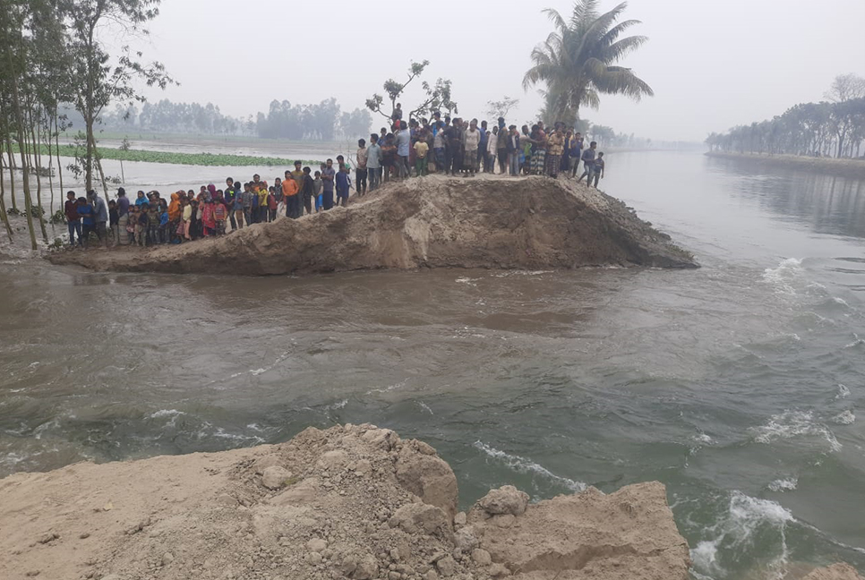 সেচ ক্যানেলে ভয়াবহ ভাঙন, তলিয়ে গেছে ৩০০ একর জমির ফসল