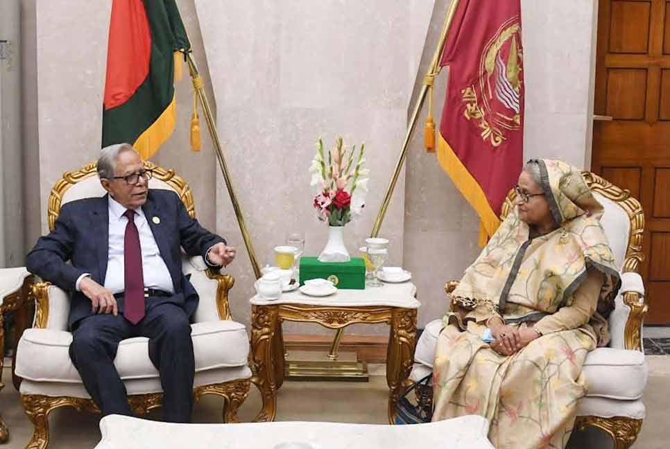 জাতীয় সংসদে রাষ্ট্রপতির সঙ্গে প্রধানমন্ত্রীর সাক্ষাৎ

