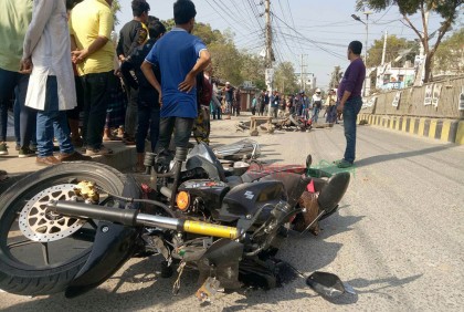 আপেল ও নৌকা সমর্থকদের মধ্যে ধাওয়া-পাল্টা ধাওয়া, মোটরসাইকেল ভাঙচুর