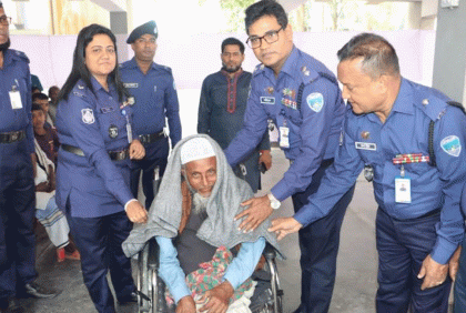 শীতার্তদের মাঝে পুলিশের শীতবস্ত্র বিতরণ
