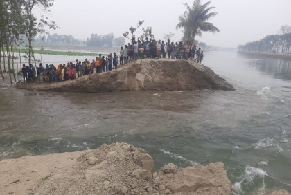 সেচ ক্যানেলে ভয়াবহ ভাঙন, তলিয়ে গেছে ৩০০ একর জমির ফসল