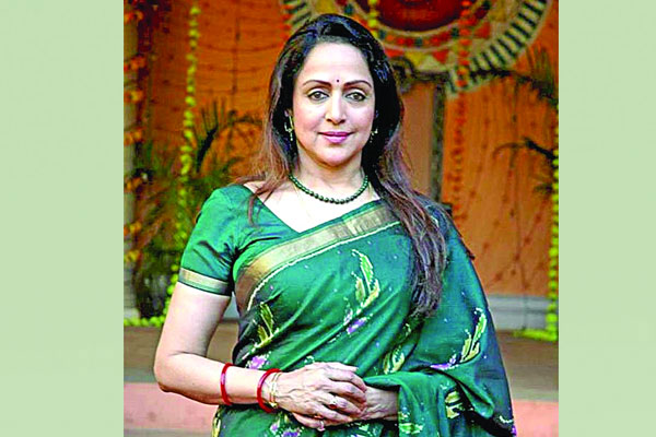 বলিউড ড্রিমগার্ল হেমা মালিনী এখন...