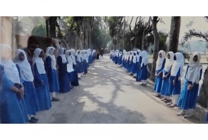 চাঁদপুরে রিয়া হত্যাকারীর গ্রেফতার ও ফাঁসির দাবিতে মানববন্ধন