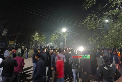 বেরোবি শিক্ষার্থীদের সঙ্গে স্থানীয়দের দফায় দফায় সংঘর্ষ, পুলিশের টিয়ারশেল নিক্ষেপ

