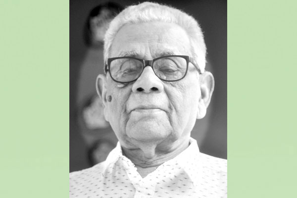 ‘পুলিশ তুমি যতই মারো, মাইনে তোমার এক শ বারো’