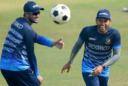 বিপিএলে মুশফিকের পাশে সাকিব
