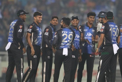 ঢাকাকে হারিয়ে প্লে-অফে রংপুর

