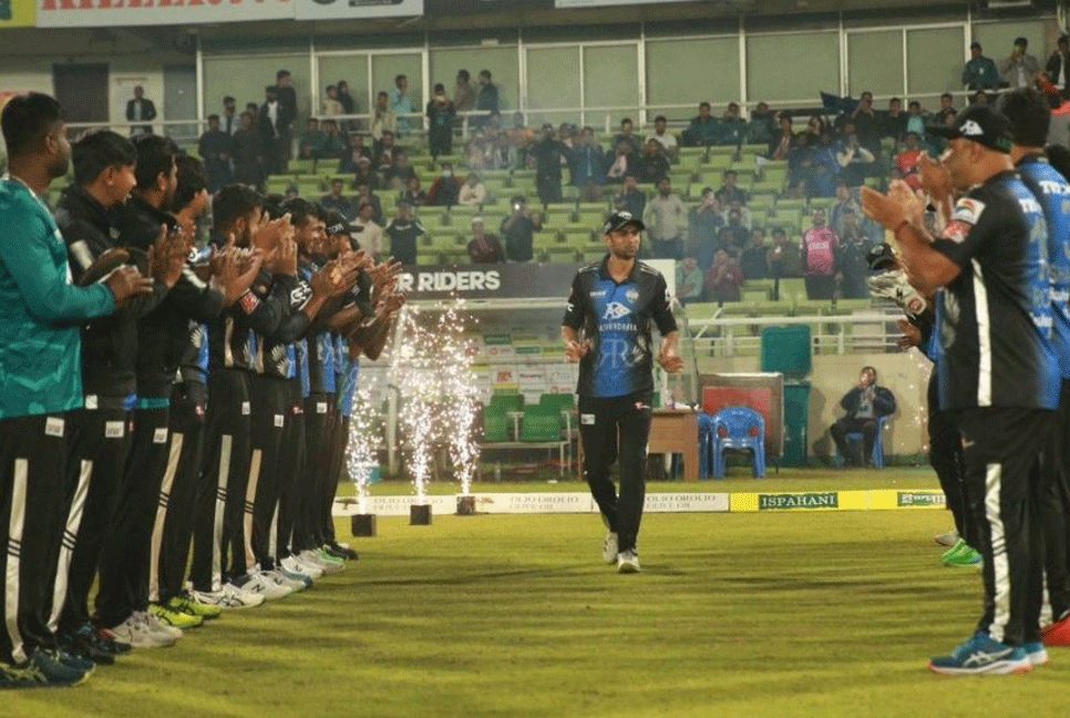৫০০ টি-টোয়েন্টি খেলার রেকর্ড, 'গার্ড অব অনার' পেলেন মালিক