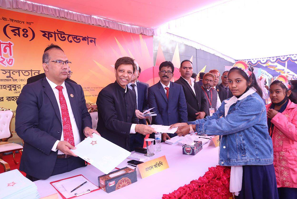 সিরাজগঞ্জে মেধাবী ছাত্র-ছাত্রীদের মাঝে বৃত্তি ও সম্মাননা সনদ প্রদান