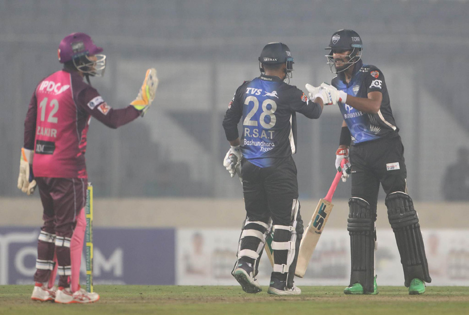 শীর্ষে থাকা সিলেটকে বড় ব্যবধানে হারালো রংপুর

