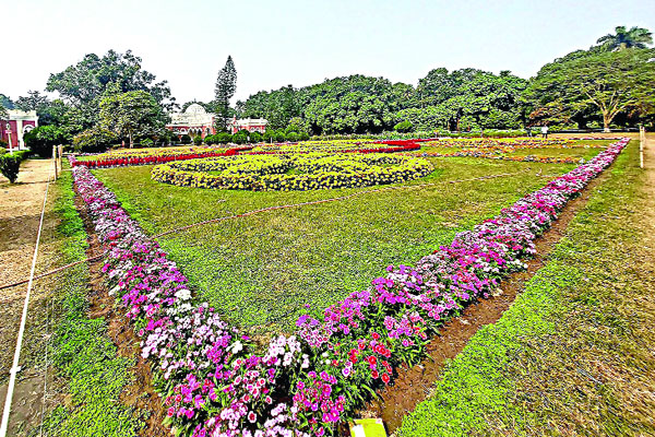 বাহারি ফুলে রঙিন উত্তরা গণভবন
