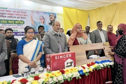 হবিগঞ্জে সেলাই মেশিন পেলেন ২১০ নারী
