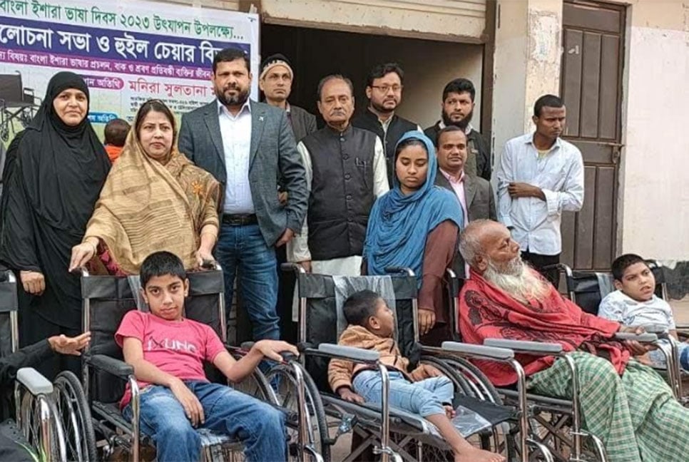 ভালুকায় প্রতিবন্ধীদের মাঝে হুইল চেয়ার বিতরণ  