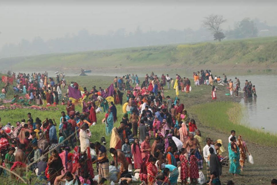 বাসাইলে শত বছরের ডুবের মেলায় জনস্রোত
