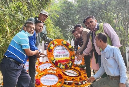 সুনামগঞ্জে ফুলেল শ্রদ্ধায় সাংবাদিক পীর হাবিবুর রহমানকে স্মরণ 