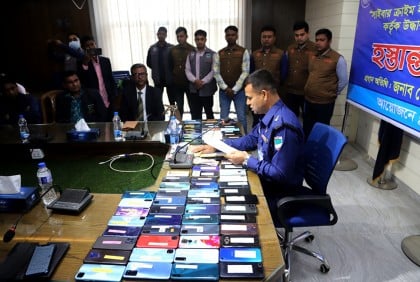 কুষ্টিয়ায় হারিয়ে যাওয়া ৭৪ মোবাইল ফোন উদ্ধার