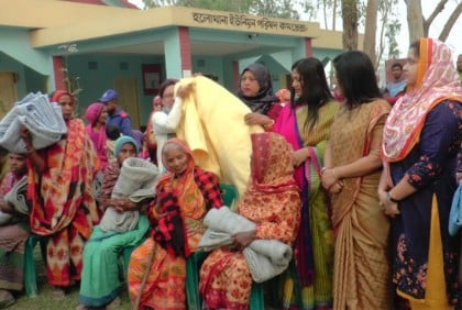 
কুড়িগ্রামে শীতার্ত মানুষের মাঝে কম্বল বিতরণ