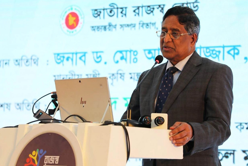 বিদেশে টাকা পাচার বন্ধ করতে হবে : কৃষিমন্ত্রী

