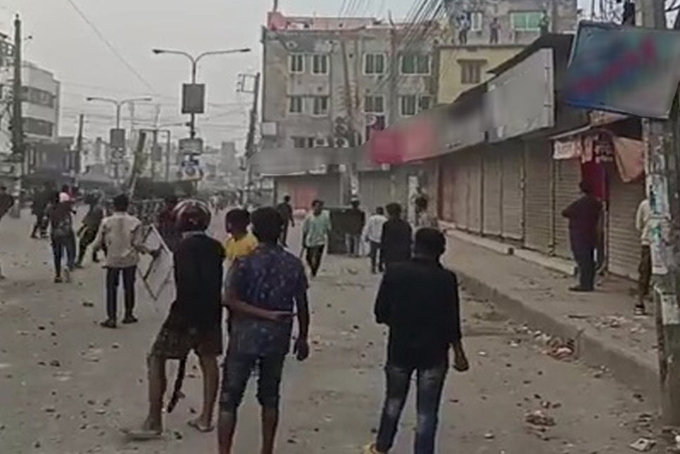 ভৈরবে ইভটিজিংকে কেন্দ্র করে দুপক্ষের সংঘর্ষে আহত ১০