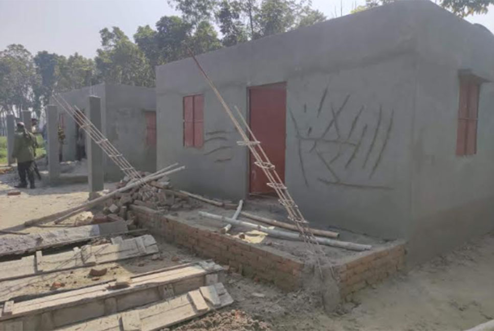 কুষ্টিয়ায় আশ্রয়ণ প্রকল্পের নির্মাণাধীন ৩ ঘর ভাঙল দুর্বৃত্তরা