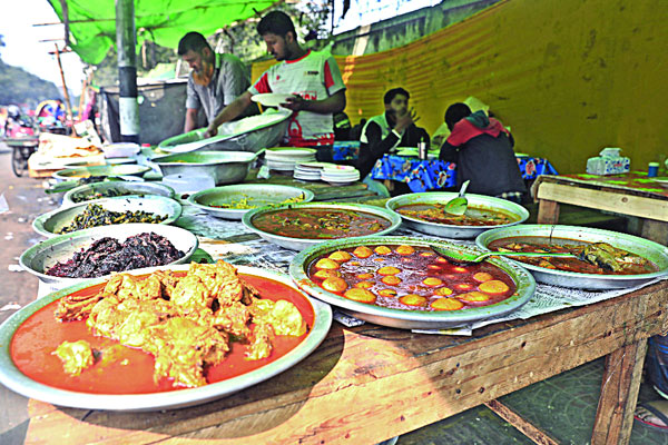 স্বাস্থ্যঝুঁকি বাড়াচ্ছে রাস্তার খাবার