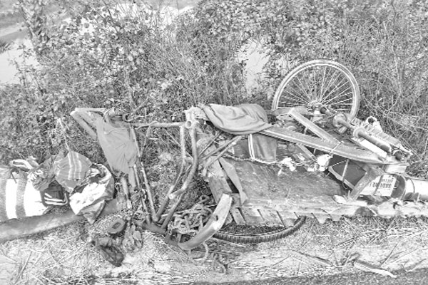 সিংড়ায় ট্রাক-অটোভ্যান সংঘর্ষে তিন শ্রমিক নিহত